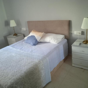 TORREMOLINOS ALQUILO HABITACION con baño compartido y cocina compartida